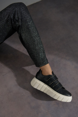Sneaker με τρουκς